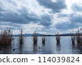 Lake Tsudaenai, Kusatsu City, Shiga Prefecture, connected to Lake Biwa on a cloudy day 114039824