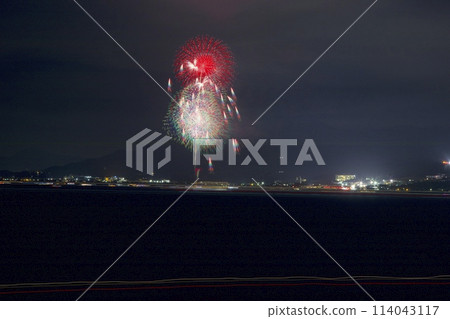 Awaji City Summer Festival Fireworks Display (viewed across the Akashi Strait from Sumaura Park) 114043117