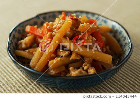 金比拉牛蒡配雞肉碎 金比拉牛蒡配雞肉碎 114043444