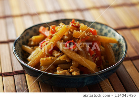 金比拉牛蒡配雞肉碎 114043450