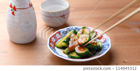 Kimchi made with fresh cucumbers 114045312