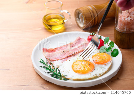 培根和雞蛋，帶有清爽的迷迭香香味 114045760