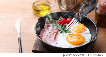 Bacon egg 114046627