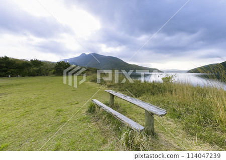 從箱根/越尻(神山)看到的蘆之湖和箱根山 / 蘆之湖, 箱根, 日本 從箱根/越尻(神山)看到的蘆之湖和箱根山 / 蘆之湖, 箱根, 日本 114047239