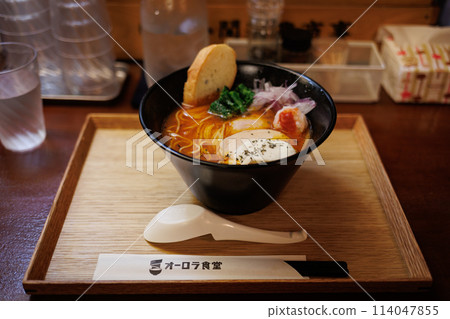 Tomato-based ramen 114047855