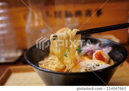 Tomato-based ramen 114047863
