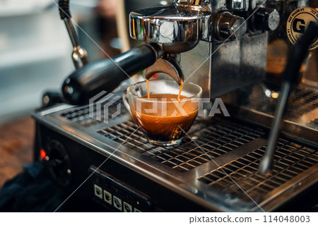 Expresso Coffee machine making a coffee Expresso Coffee machine making a coffee 114048003