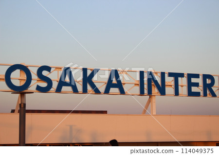 夕陽染紅的天空 大阪國際機場 夜景 兵庫縣 夕陽染紅的天空 大阪國際機場 夜景 兵庫縣 114049375