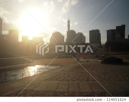 風景攝影 臨港公園 夕陽照耀下的公園 114051824