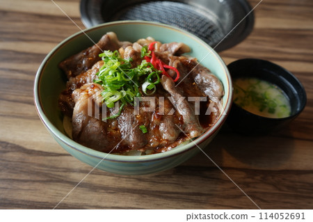 日本料理 牛肉碗 烤肉碗 日本料理 牛肉碗 烤肉碗 114052691