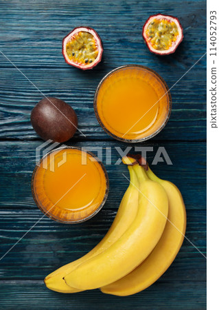 Concept of delicious and fresh exotic fruits juice 114052793