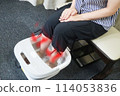 Women who use footbath 114053836