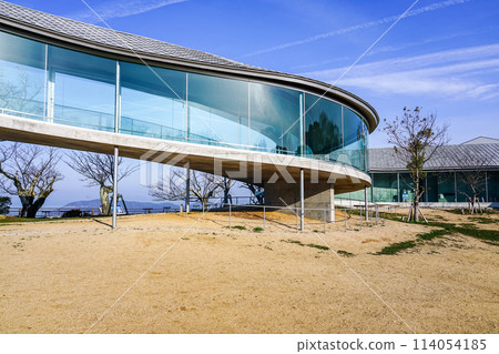 Yashima-ru, a mountaintop community center with beautiful curves, glass, and undulating surfaces (Takamatsu City, Kagawa Prefecture) Yashima-ru, a mountaintop community center with beautiful curves, glass, and undulating surfaces (Takamatsu City, Kagawa Prefecture) 114054185