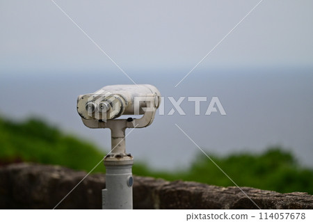 旅遊景點的雙筒望遠鏡 旅遊景點的雙筒望遠鏡 114057678