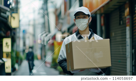 Japanese delivery person, courier, delivery, luggage Japanese delivery person, courier, delivery, luggage 114058697