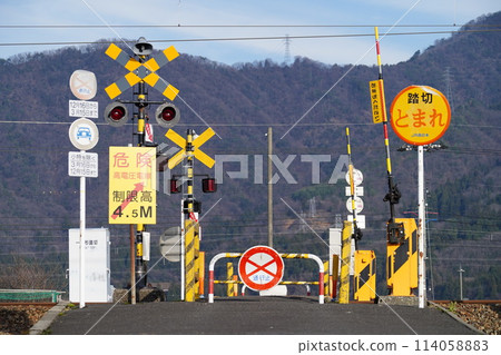 Railroad crossings closed in winter 114058883