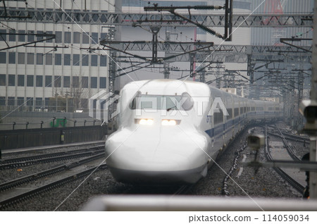 Shinkansen train running in the rain Shinkansen train running in the rain 114059034