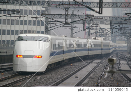 Shinkansen departing from Tokyo Station Shinkansen departing from Tokyo Station 114059045