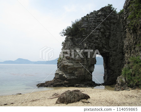 Suo-Oshima's strange rock formations: Ganmon 114059865