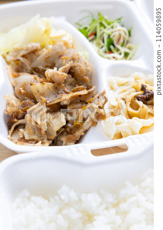 美味的豬肉薑烤午餐 美味的豬肉薑烤午餐 114059895