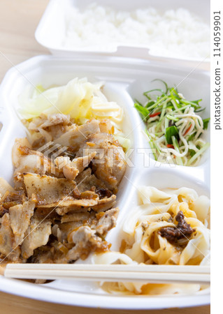 Delicious pork ginger-grilled lunch 114059901