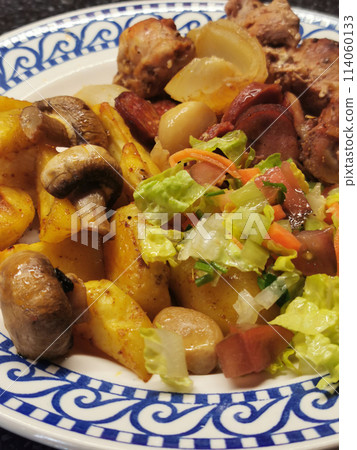china food with mushrooms 114060133