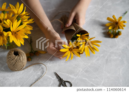 Lori's at work. How to make a wedding wreath of yellow flowers, step-by-step guide. Mother's Day Gift, 114060614