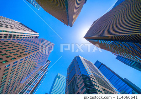 日本四月的東京城市景觀。從大手町十字路口看到的摩天大樓=4月28日 114060641