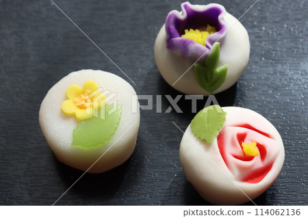 Three beautiful fresh confections on a black background 114062136