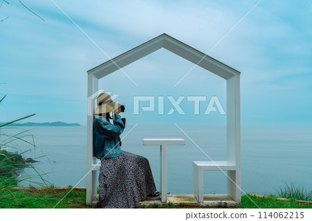 拍攝大海的女攝影師 114062215