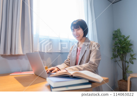 A woman studying at home/working remotely 114063022