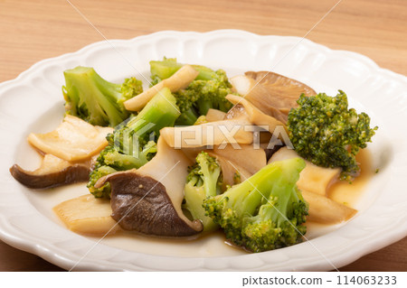 奶油醬油炒王王蘑菇西蘭花 114063233