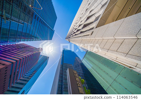 日本四月的東京城市景觀。大手町經團聯會館和大手町辦公大樓的景觀。希望之光…=28日 114063546