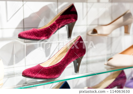 Shoes lined up in a store 114063630