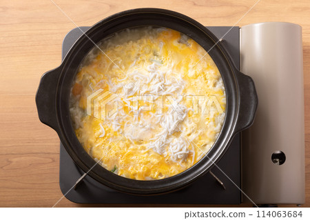 Boiled whitebait and egg porridge 114063684