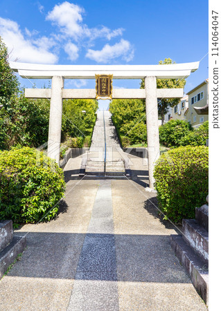 大阪府高槻市冰室町津野神社鳥居（橫跨名神高速公路的引道） 114064047