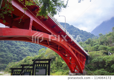 台灣花蓮太魯閣沙卡步道紅鐵橋台灣希里恩太魯閣沙卡紅鐵橋 台灣花蓮太魯閣沙卡步道紅鐵橋台灣希里恩太魯閣沙卡紅鐵橋 114064172