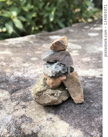 Stacked stone 114065071