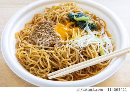 Delicious dry tantanmen noodles Delicious dry tantanmen noodles 114065411