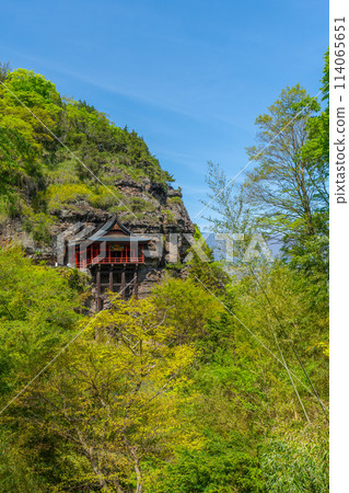 Cliffside Nunobiki Kannon, Shakusonji Temple, Komoro City, Nagano Prefecture 114065651