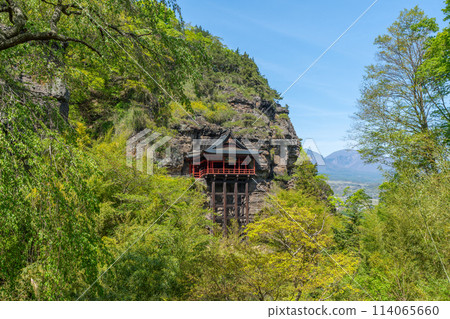 Cliffside Nunobiki Kannon, Shakusonji Temple, Komoro City, Nagano Prefecture 114065660