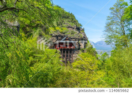 Cliffside Nunobiki Kannon, Shakusonji Temple, Komoro City, Nagano Prefecture 114065662