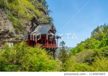 Cliffside Nunobiki Kannon, Shakusonji Temple, Komoro City, Nagano Prefecture 114065665