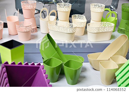 Plastic products in store of household goods 114068352