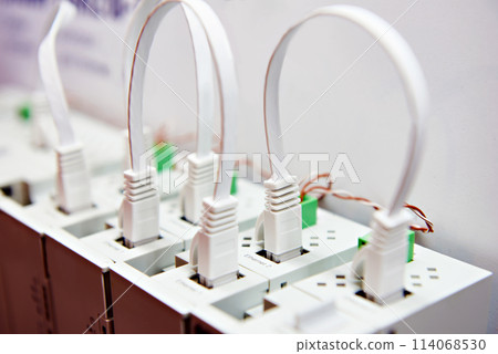 Patch cables in the electronic device 114068530