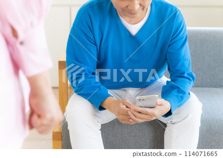 Image of a wife who is dissatisfied with her husband 114071665
