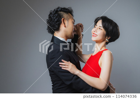 交誼舞 114074336