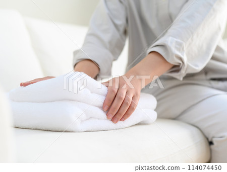 A woman who folds a towel 114074450