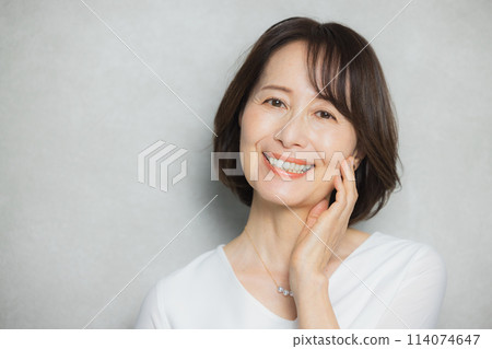 中間女性護膚圖像 114074647