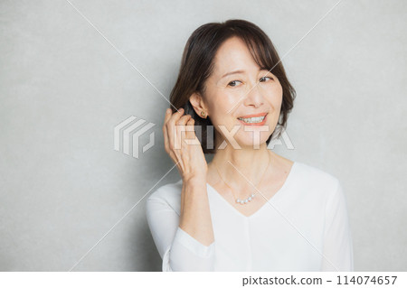 中間女性護膚圖像 114074657